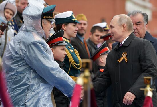 Президент РФ В. Путин на военном параде в честь 76-й годовщины Победы в ВОВ