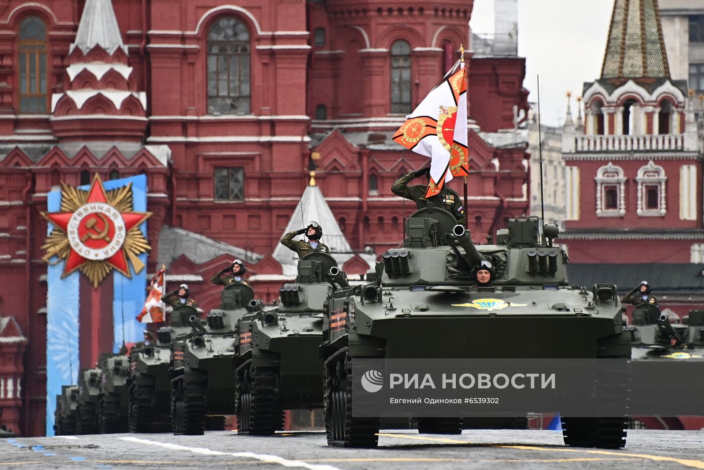 Военный парад в честь 76-й годовщины Победы