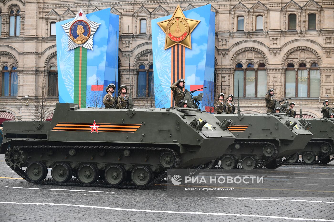 Военный парад в честь 76-й годовщины Победы