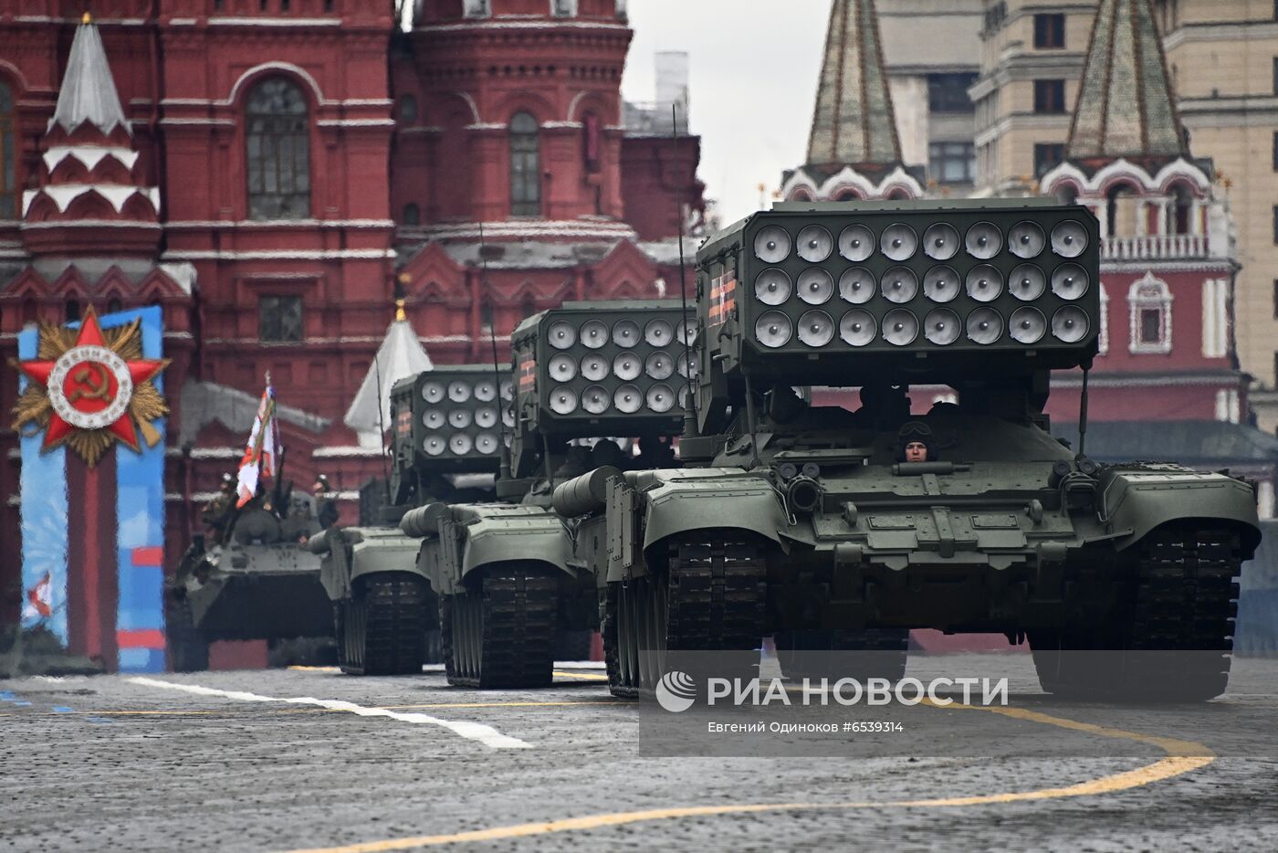 Военный парад в честь 76-й годовщины Победы 