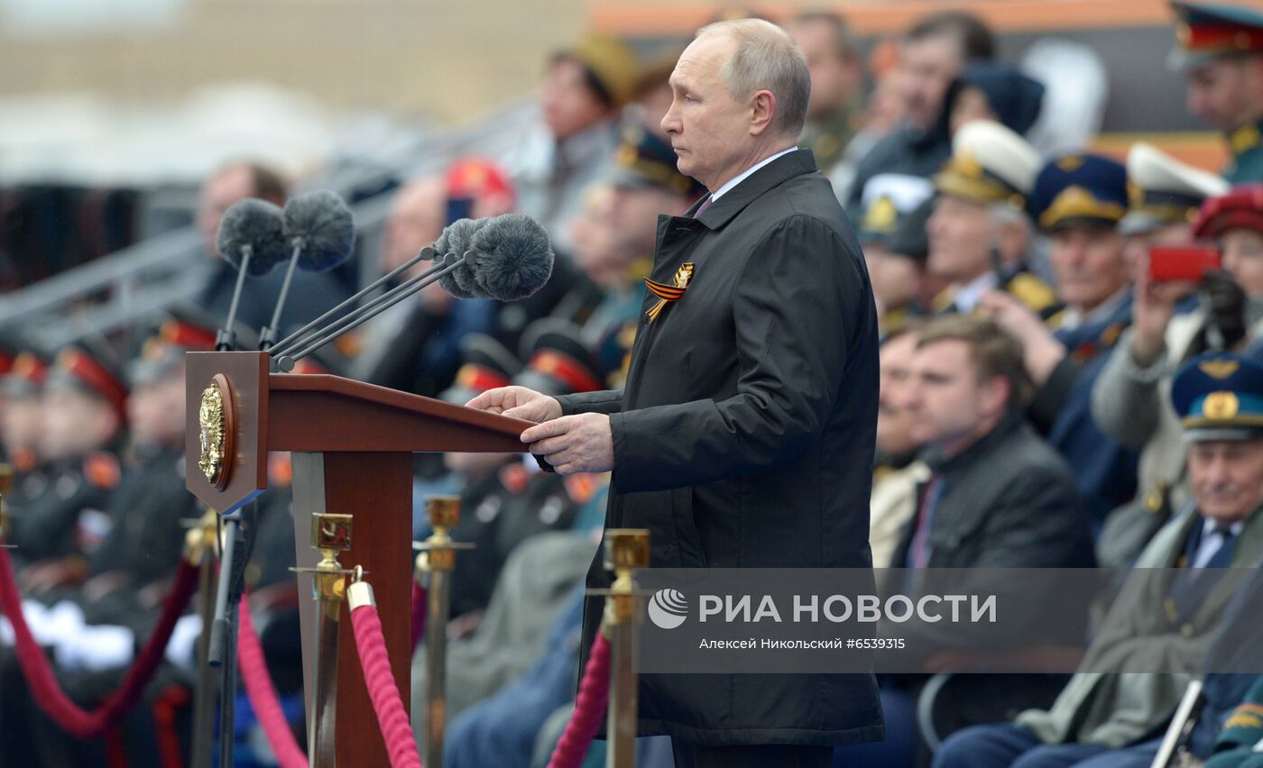 Президент РФ В. Путин на военном параде в честь 76-й годовщины Победы в ВОВ