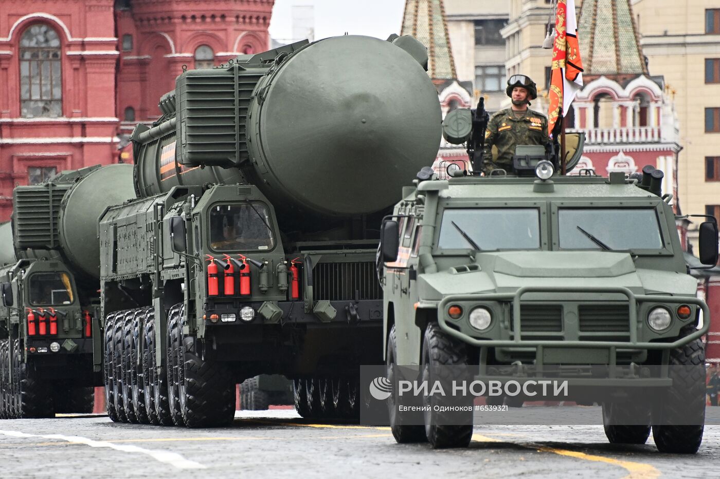 Военный парад в честь 76-й годовщины Победы