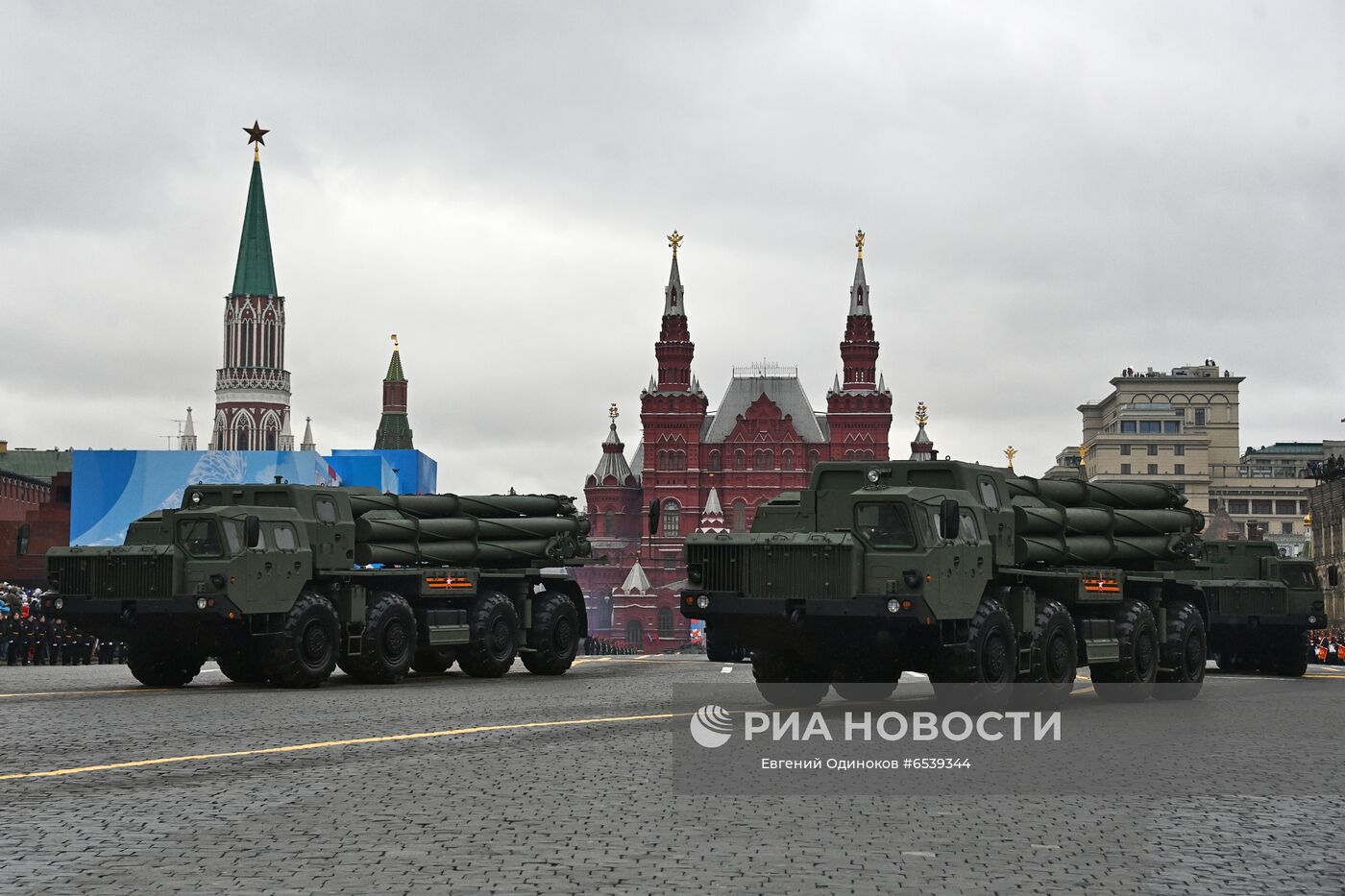 Военный парад в честь 76-й годовщины Победы