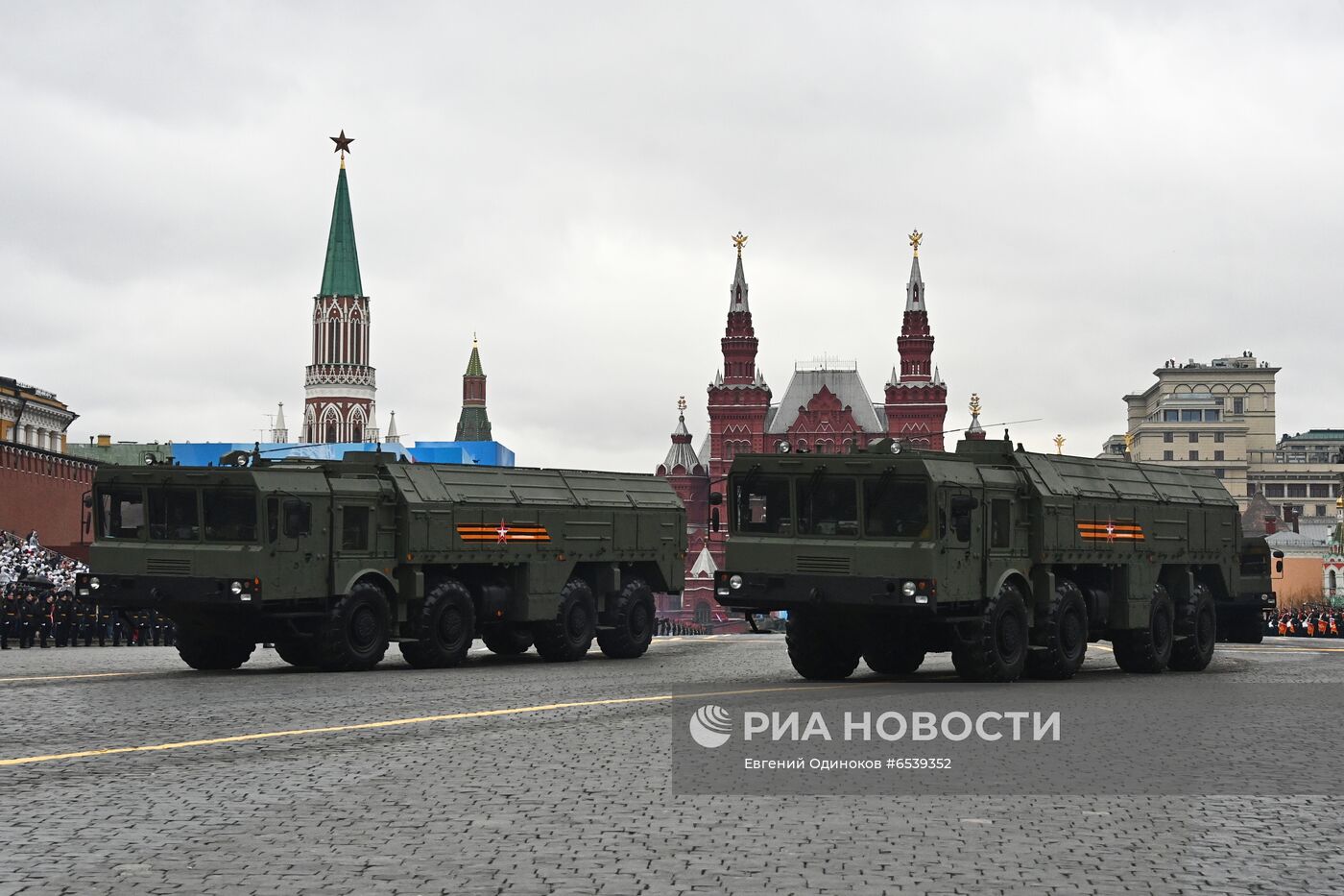 Военный парад в честь 76-й годовщины Победы