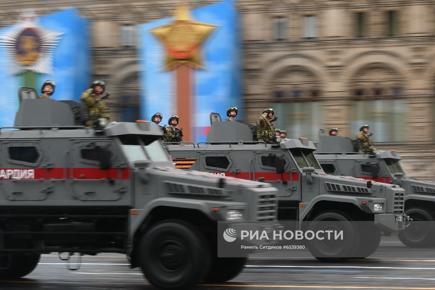 Военный парад в честь 76-й годовщины Победы