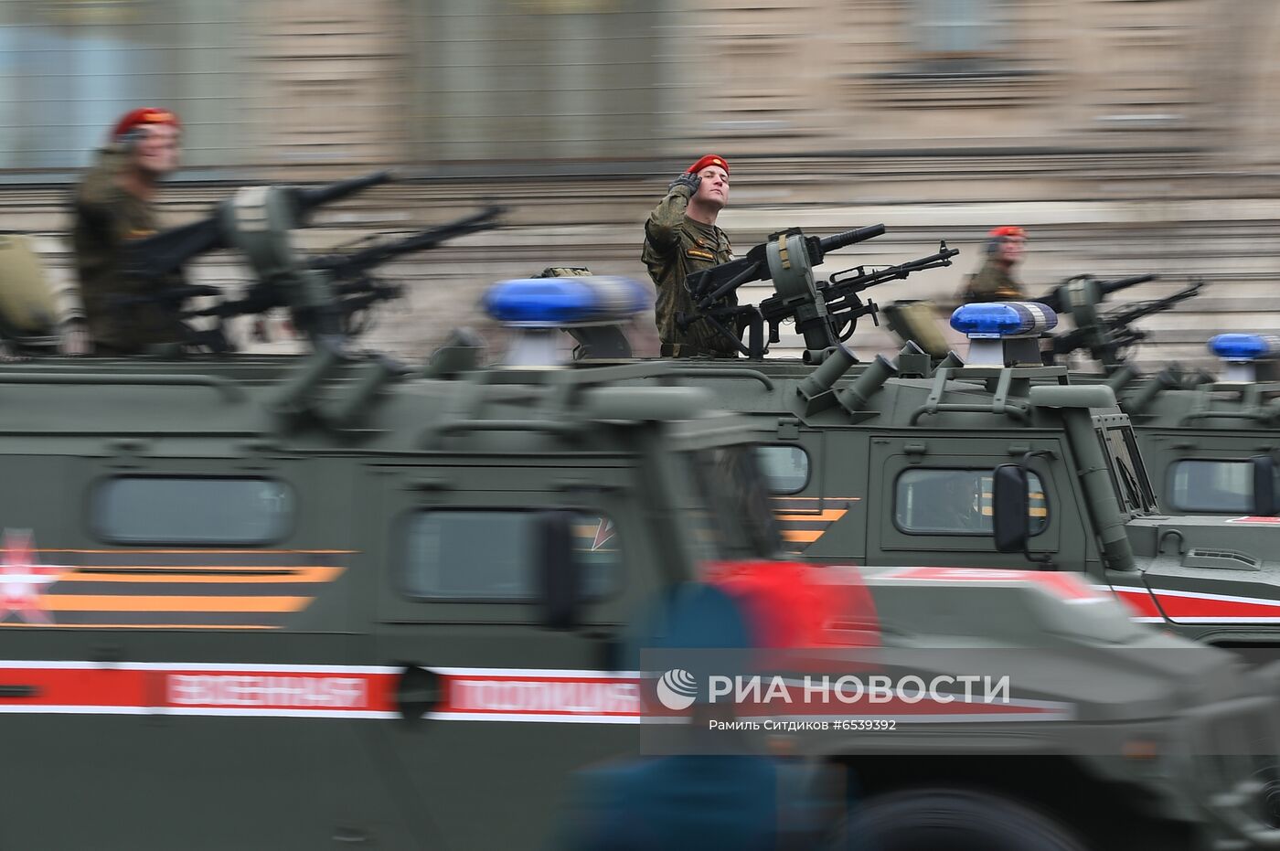 Военный парад в честь 76-й годовщины Победы