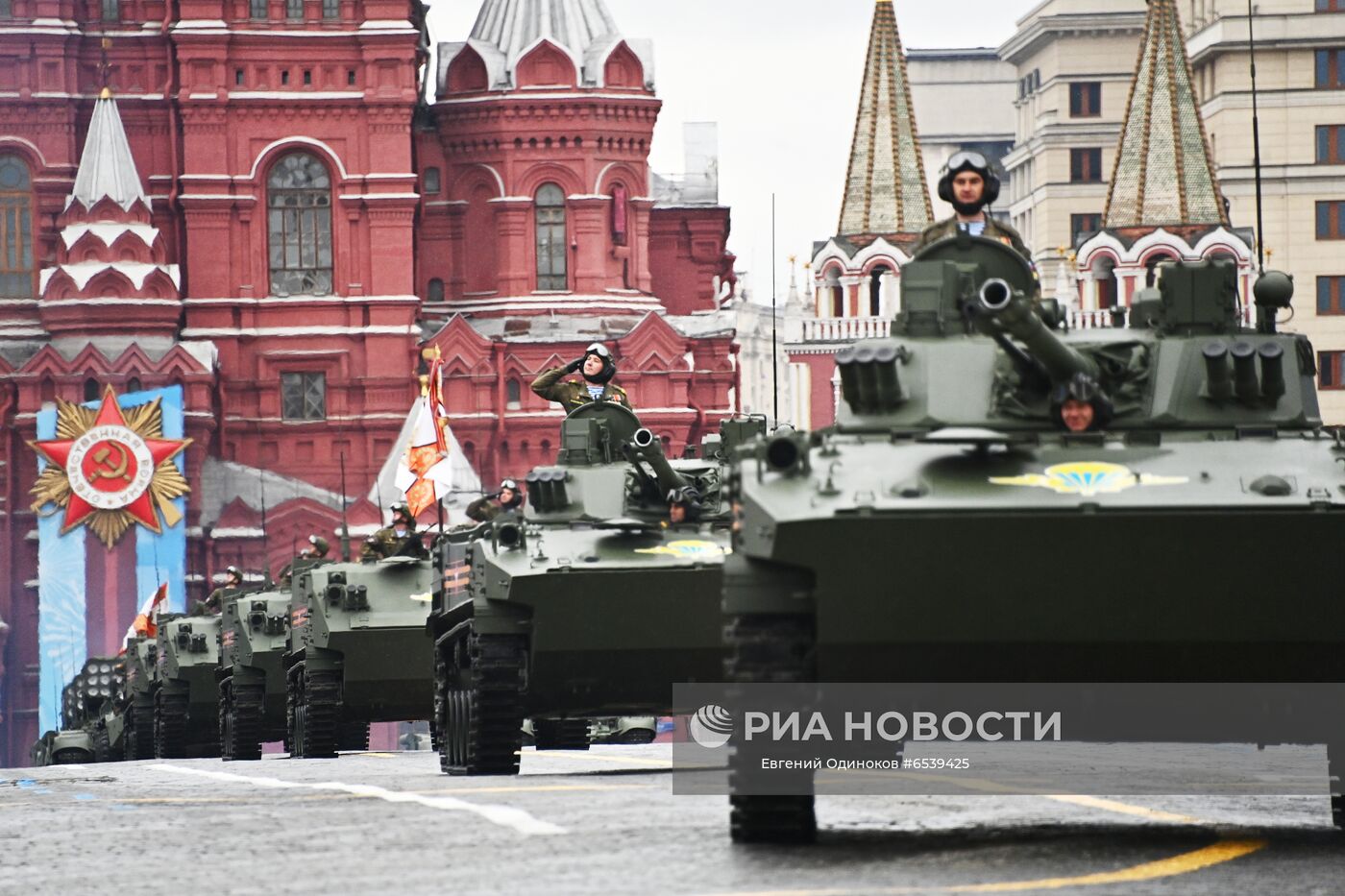 Военный парад в честь 76-й годовщины Победы