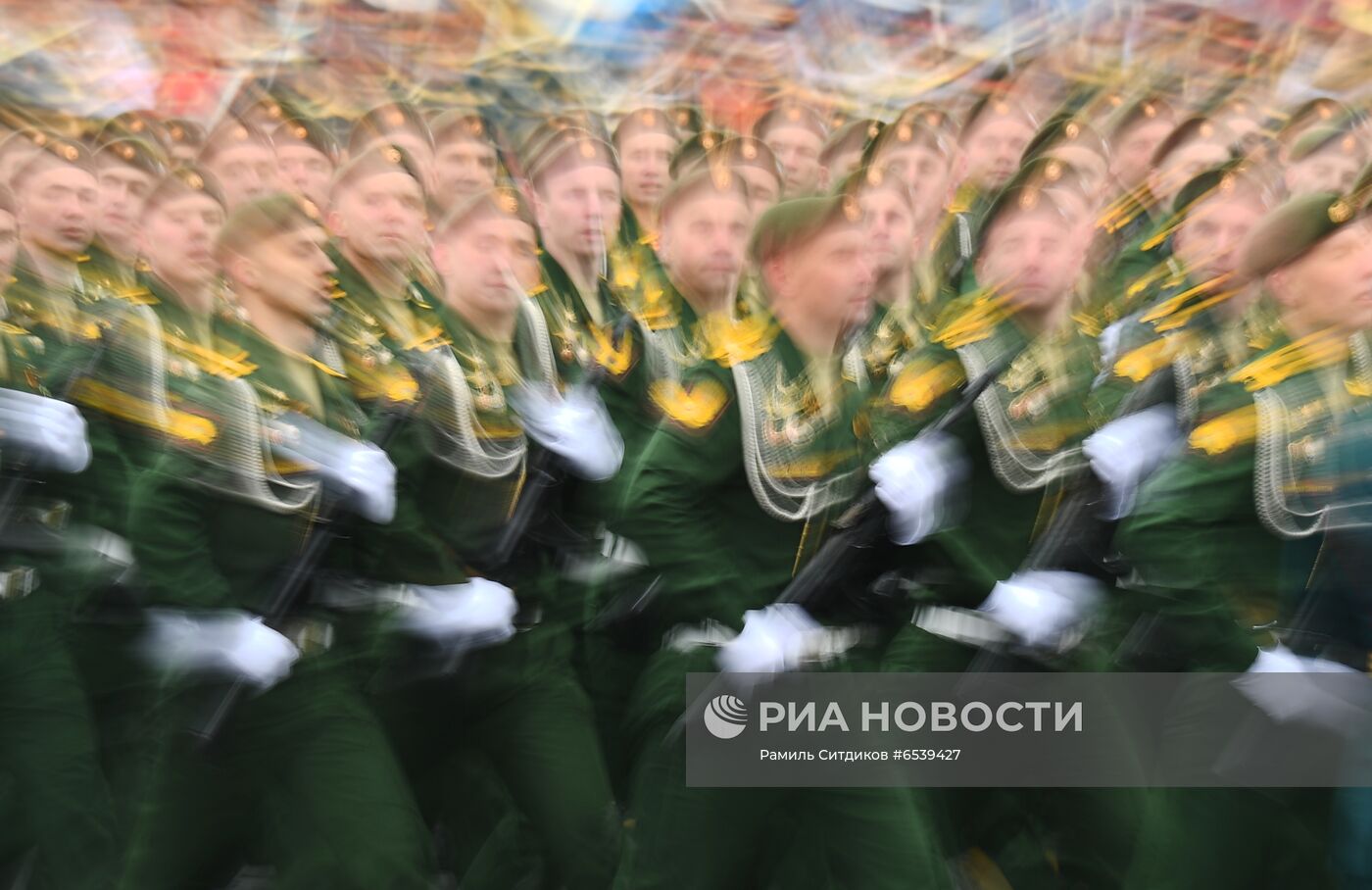 Военный парад в честь 76-й годовщины Победы