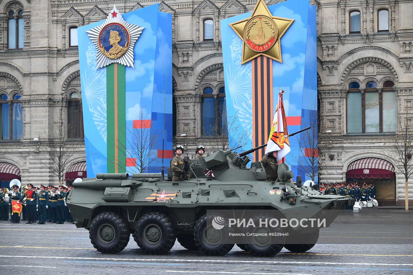 Военный парад в честь 76-й годовщины Победы