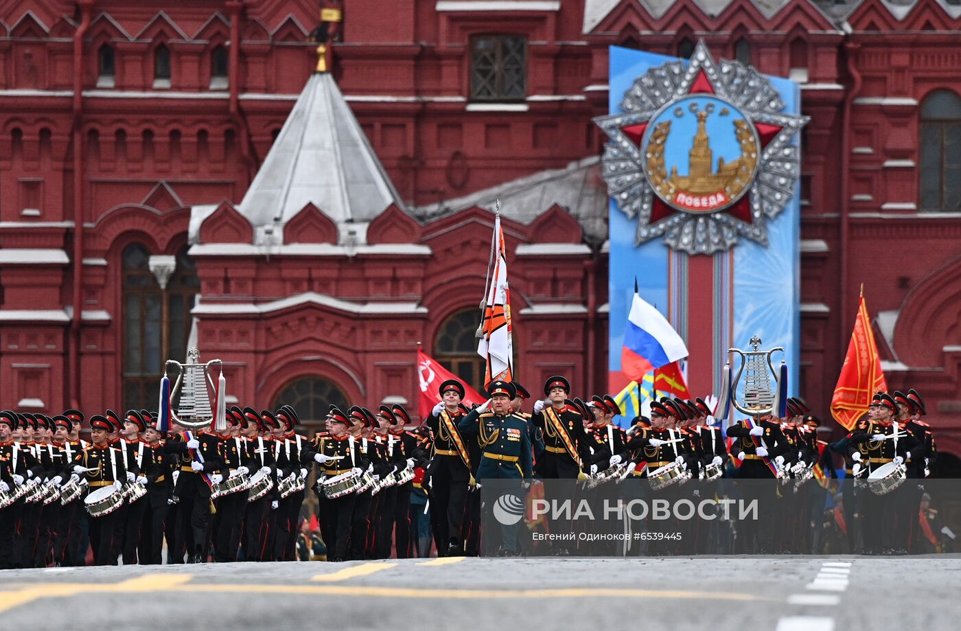 Военный парад в честь 76-й годовщины Победы