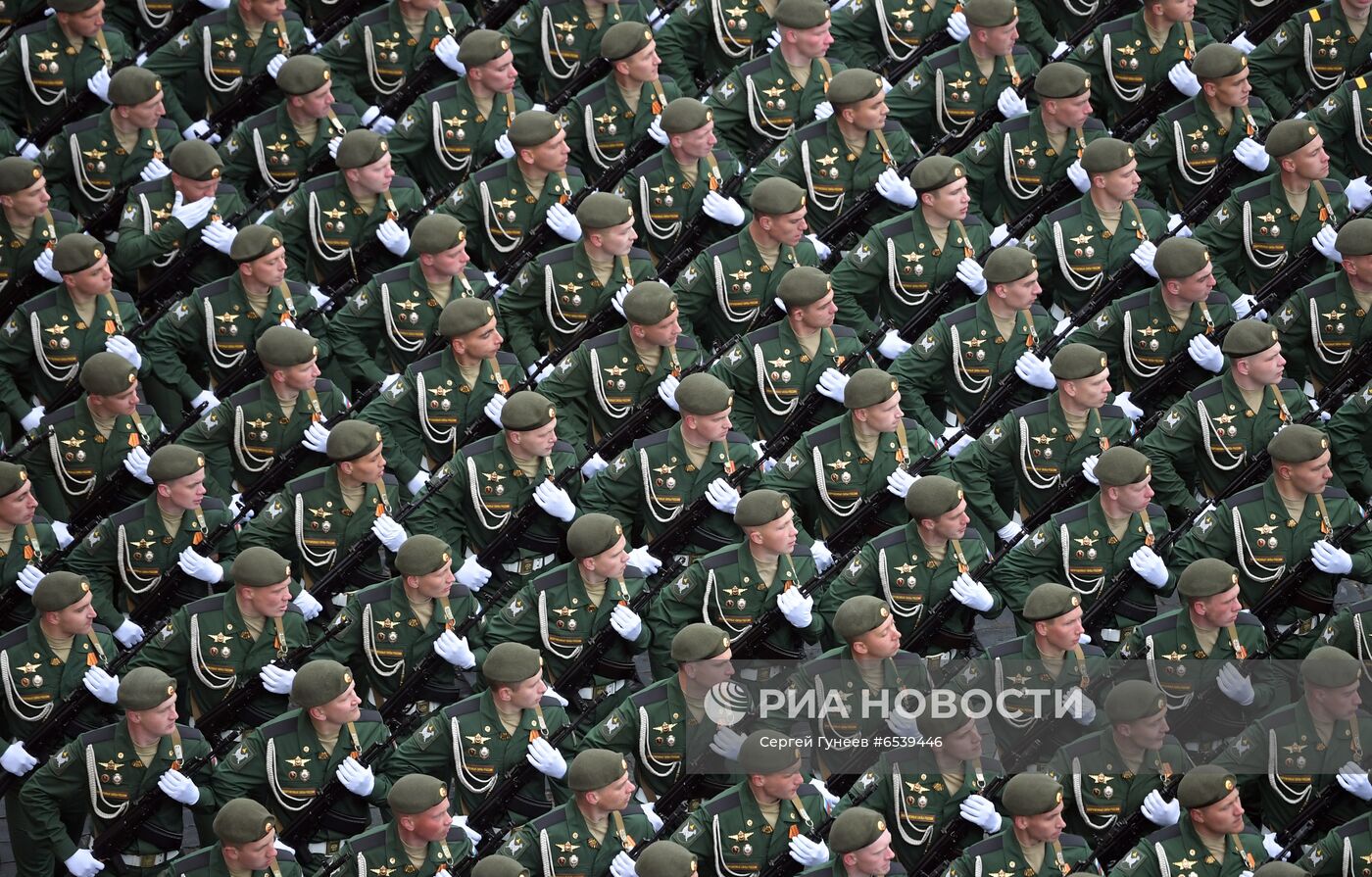 Военный парад в честь 76-й годовщины Победы