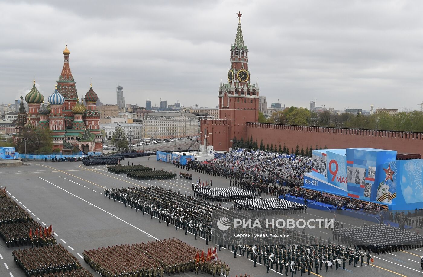 Военный парад в честь 76-й годовщины Победы