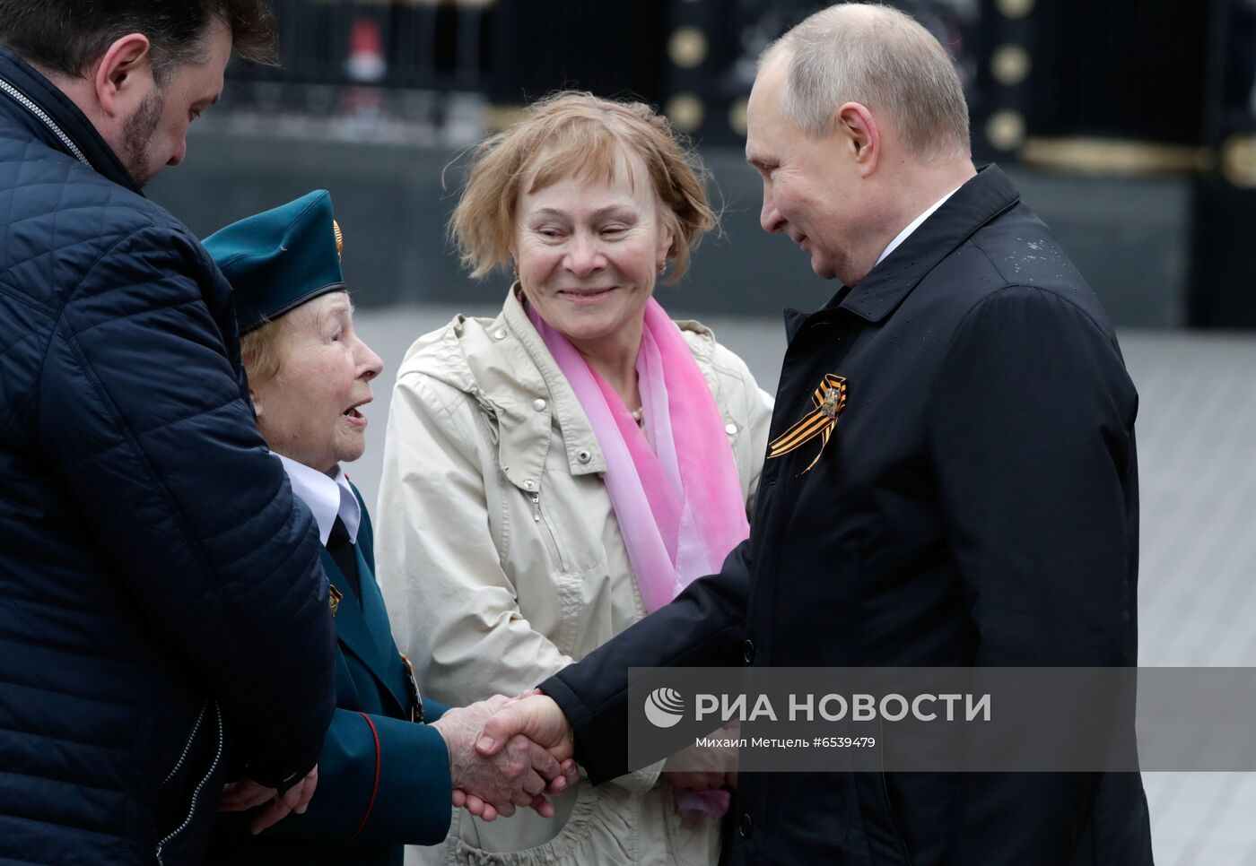 Возложение венка и цветов к Могиле Неизвестного Солдата у Кремлевской стены