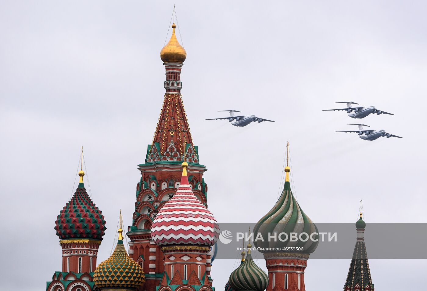 Воздушная часть парада в честь 76-й годовщины Победы