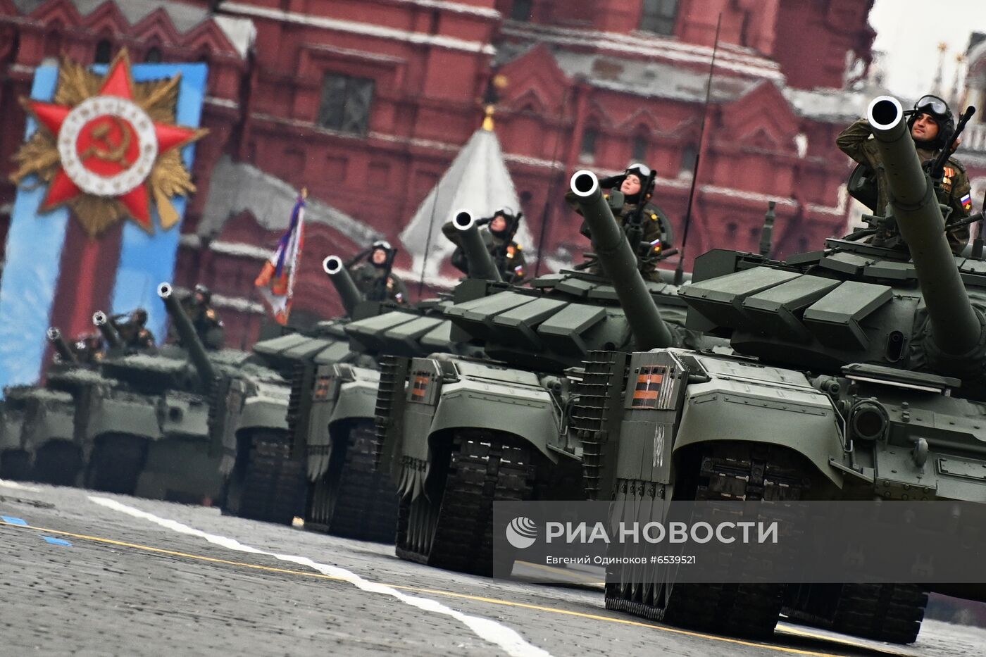 Военный парад в честь 76-й годовщины Победы