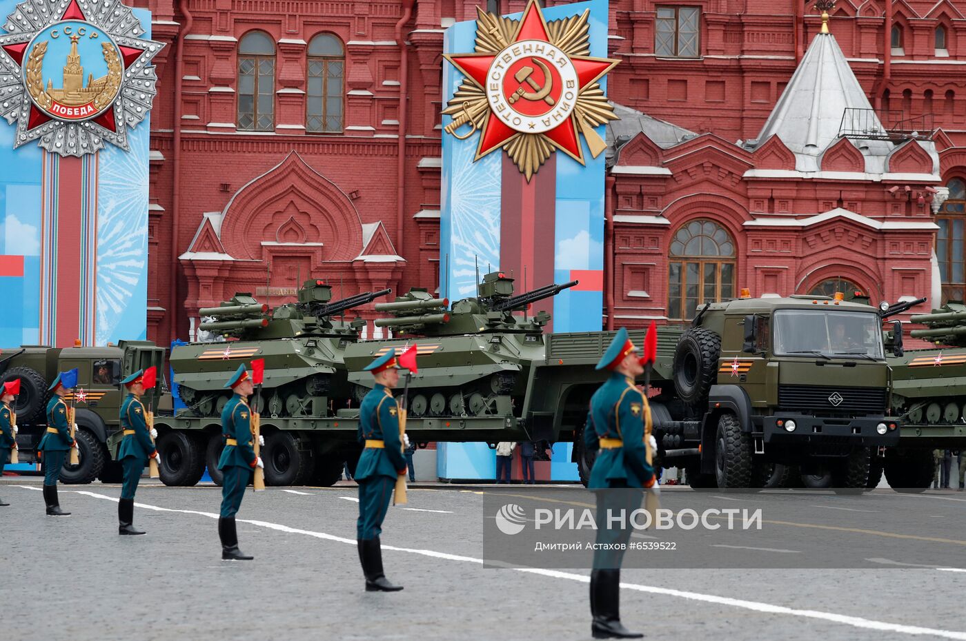Военный парад в честь 76-й годовщины Победы