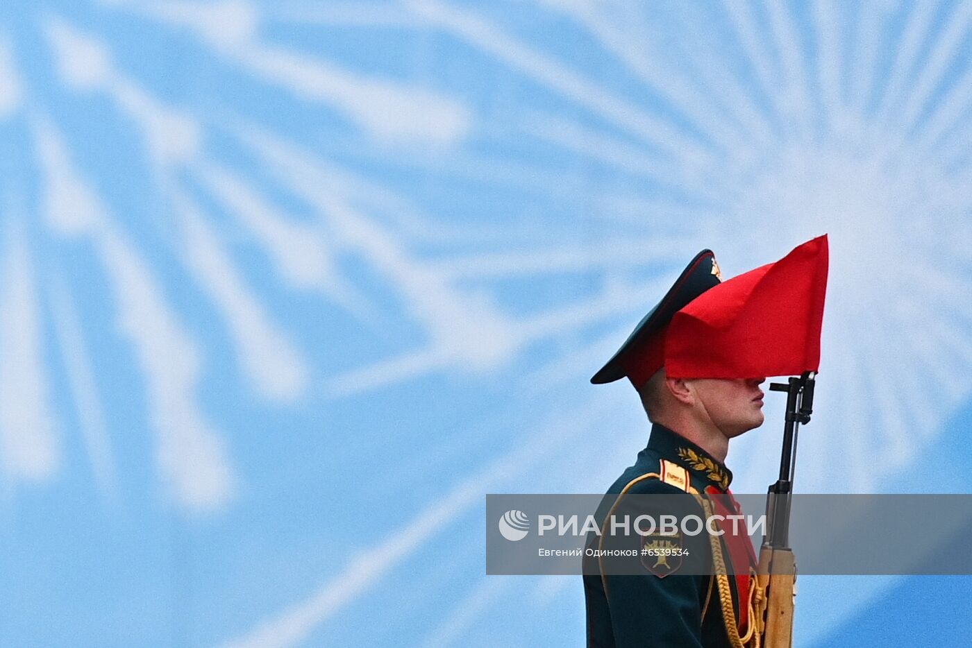 Военный парад в честь 76-й годовщины Победы