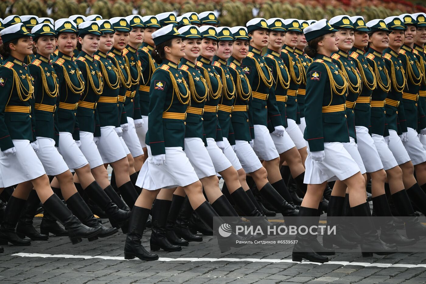 Военный парад в честь 76-й годовщины Победы
