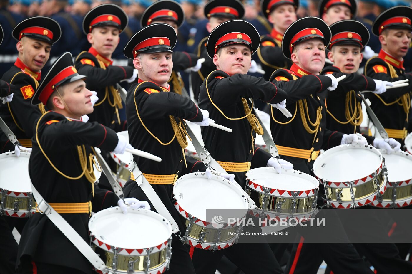 Военный парад в честь 76-й годовщины Победы