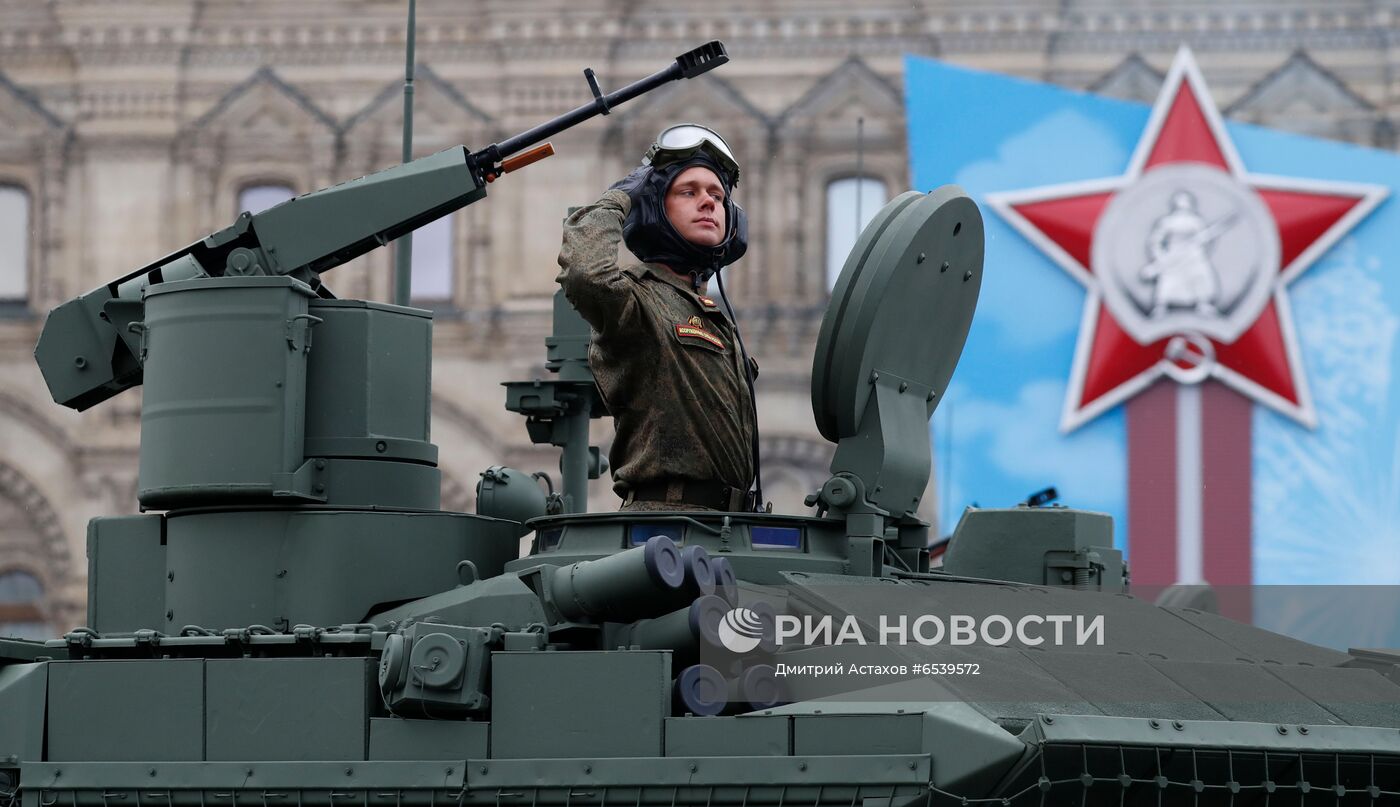 Военный парад в честь 76-й годовщины Победы