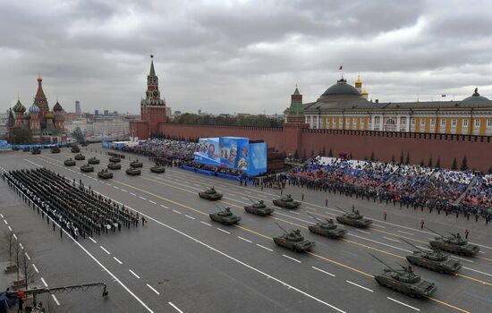 Военный парад в честь 76-й годовщины Победы 