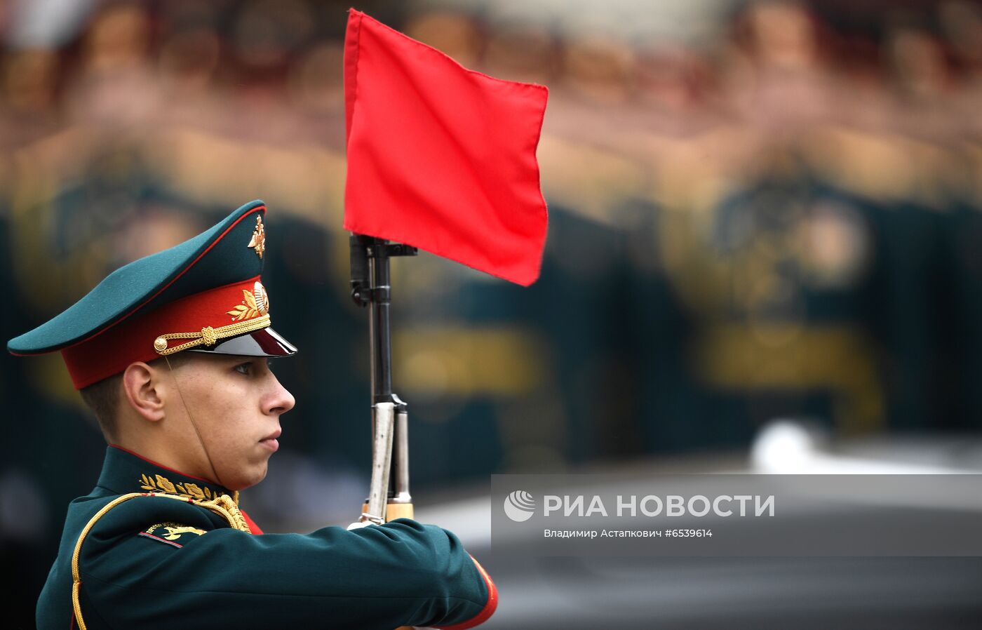 Военный парад в честь 76-й годовщины Победы