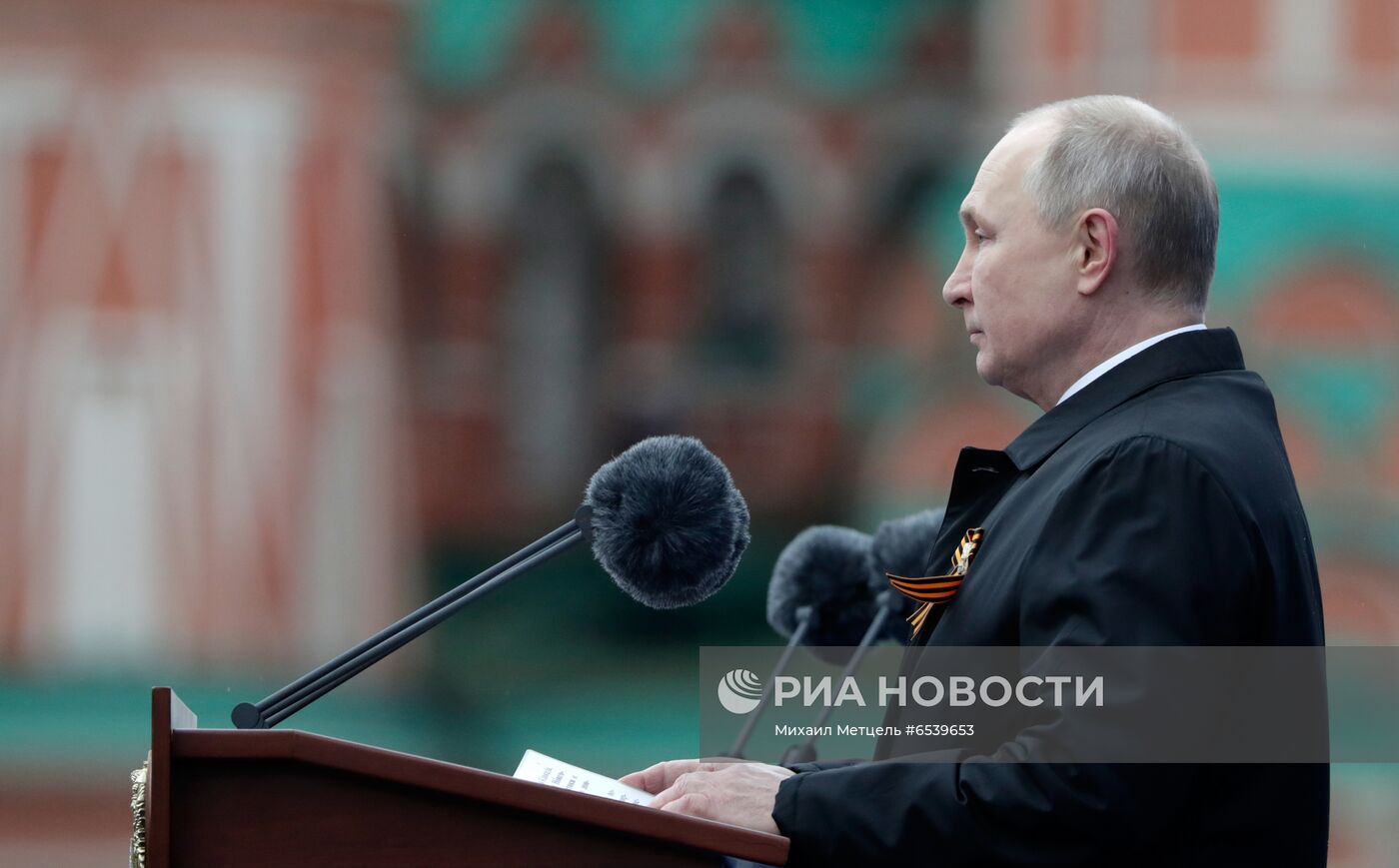 Президент РФ В. Путин на военном параде в честь 76-й годовщины Победы в ВОВ