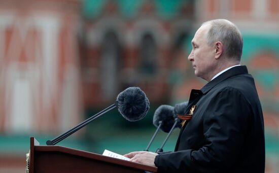 Президент РФ В. Путин на военном параде в честь 76-й годовщины Победы в ВОВ