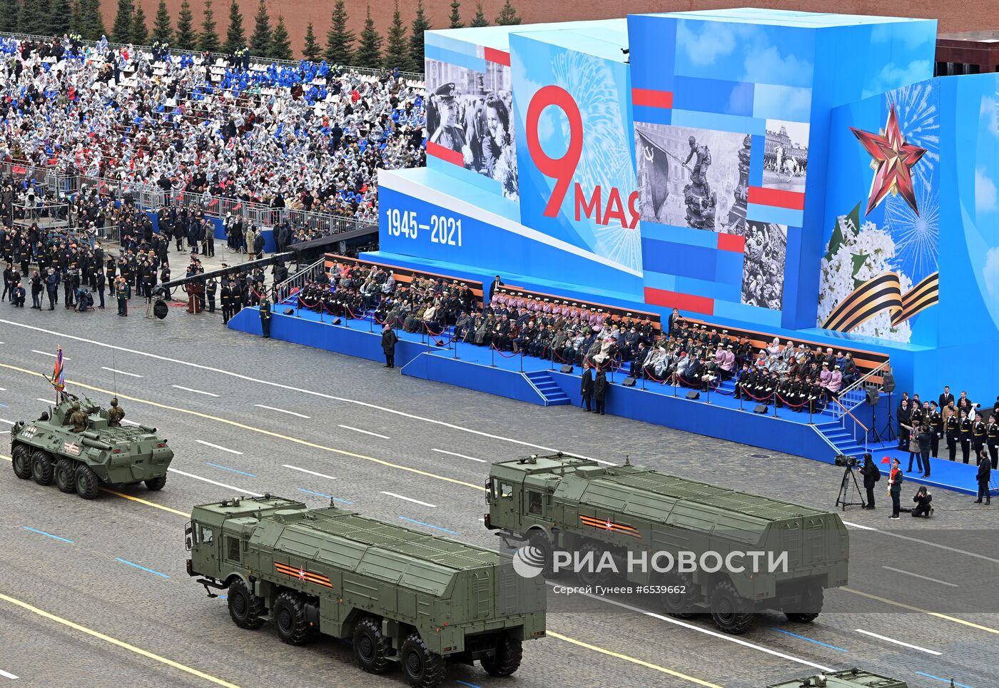 Военный парад в честь 76-й годовщины Победы