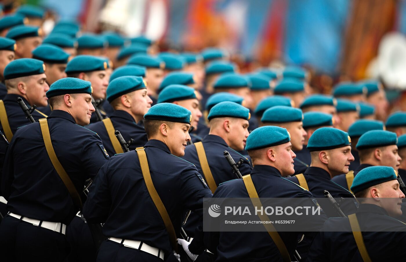 Военный парад в честь 76-й годовщины Победы