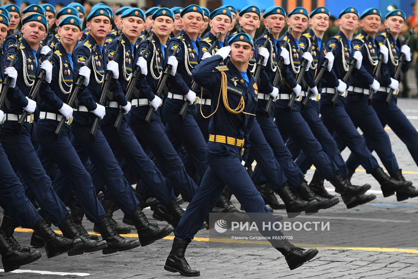 Военный парад в честь 76-й годовщины Победы
