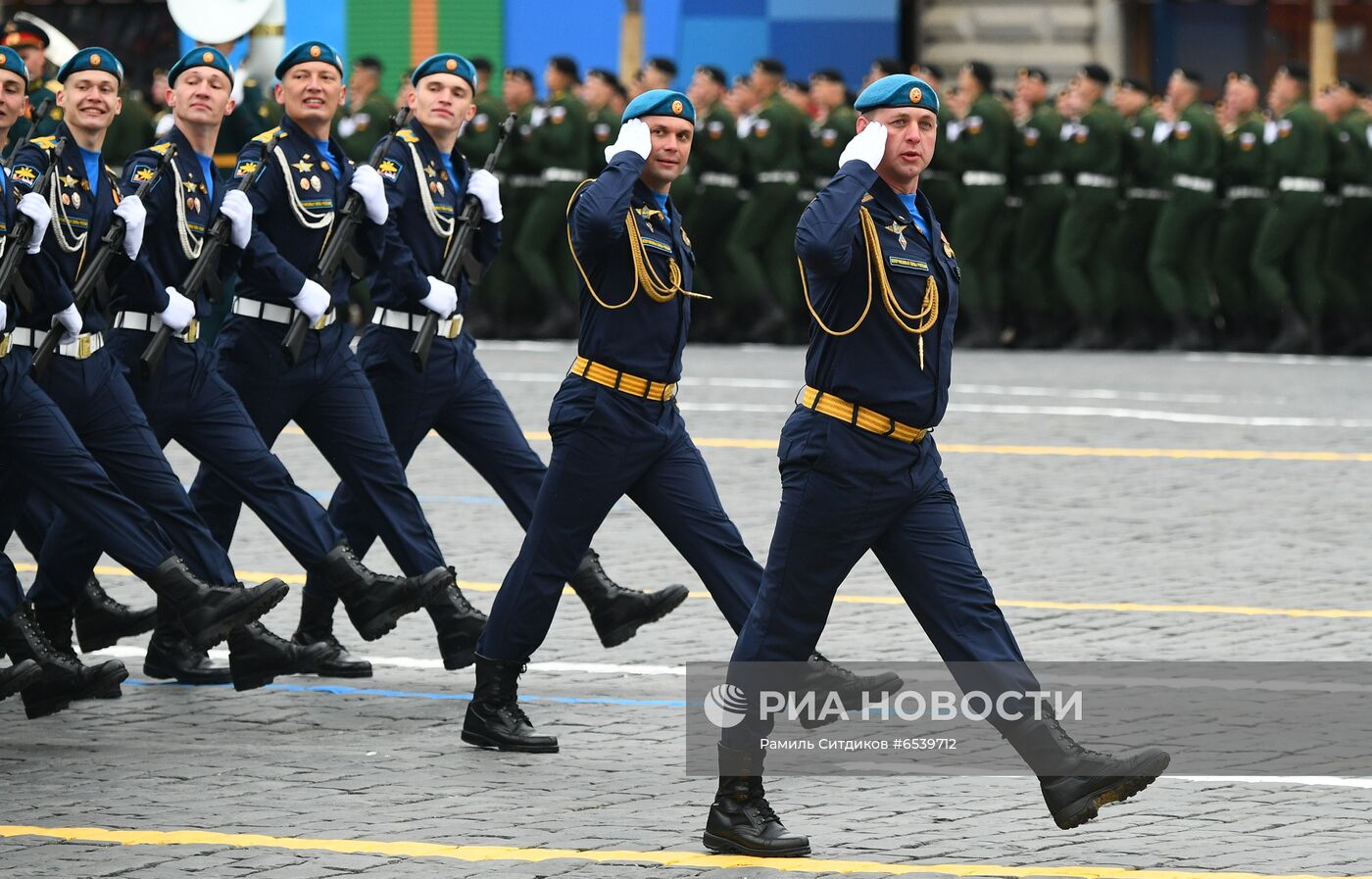 Военный парад в честь 76-й годовщины Победы