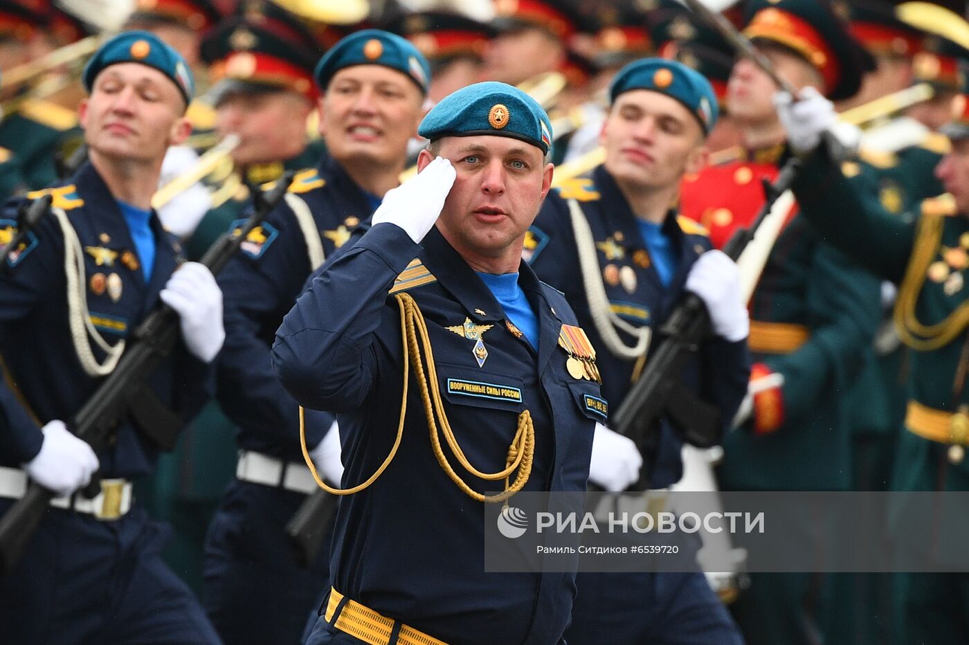 Военный парад в честь 76-й годовщины Победы