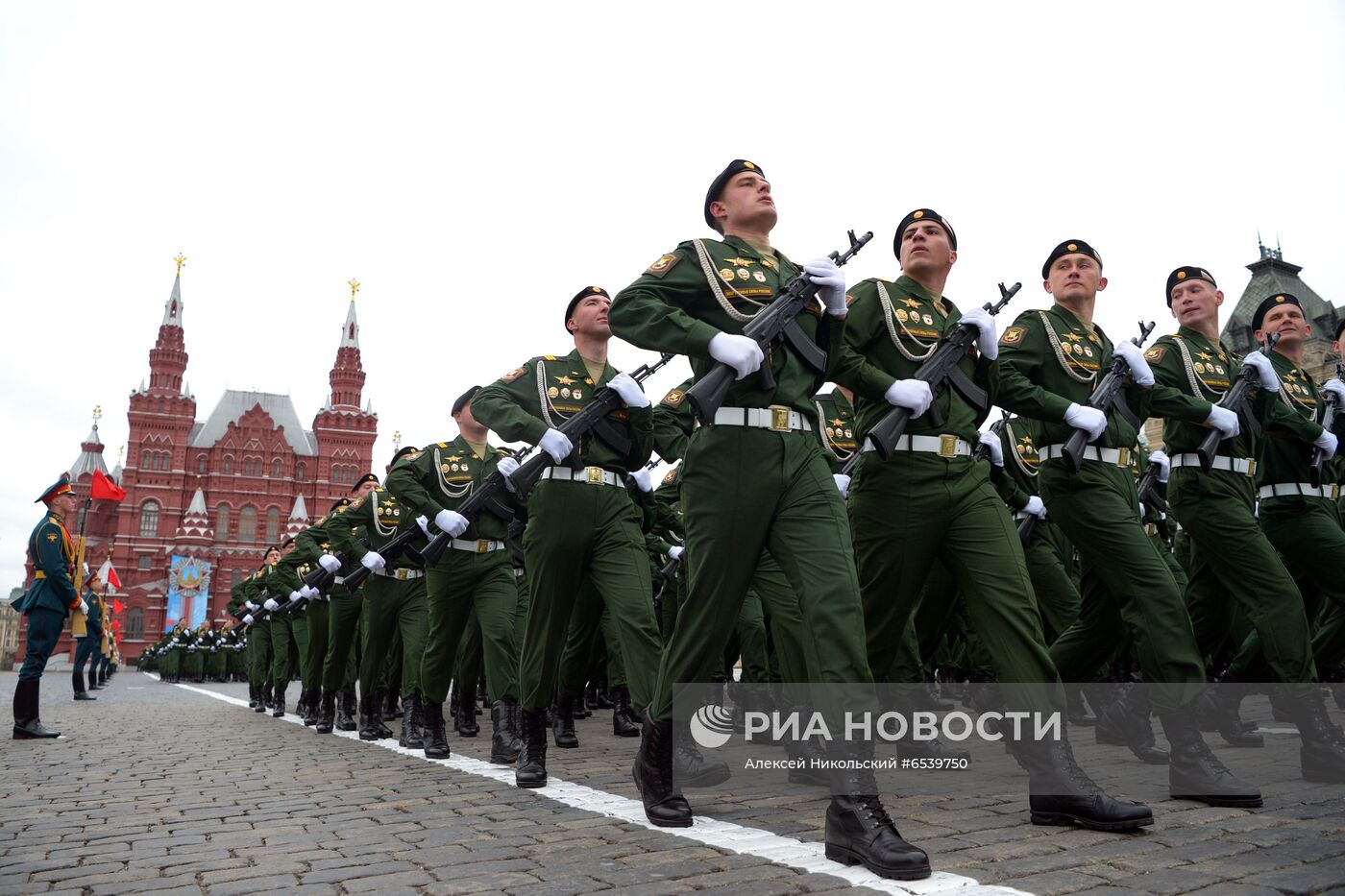 Военный парад в честь 76-й годовщины Победы 