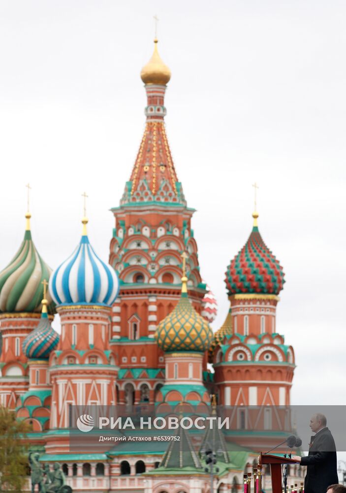 Президент РФ В. Путин на военном параде в честь 76-й годовщины Победы в ВОВ