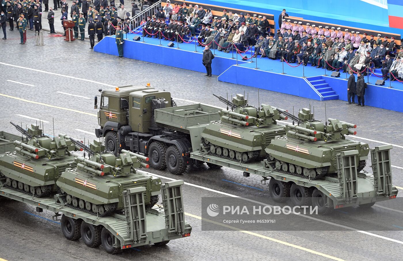 Военный парад в честь 76-й годовщины Победы