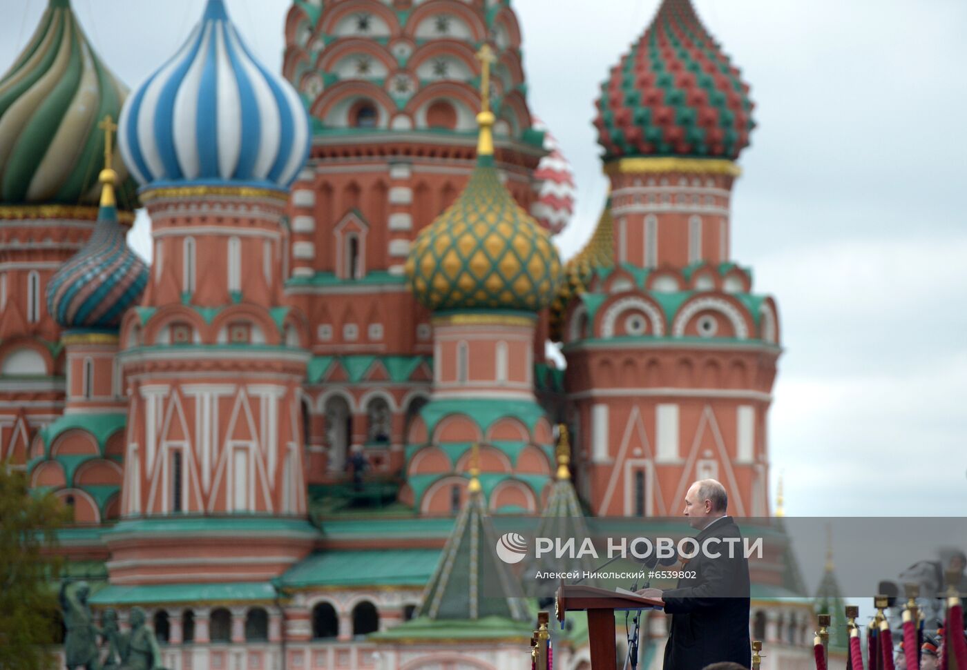 Президент РФ В. Путин на военном параде в честь 76-й годовщины Победы в ВОВ