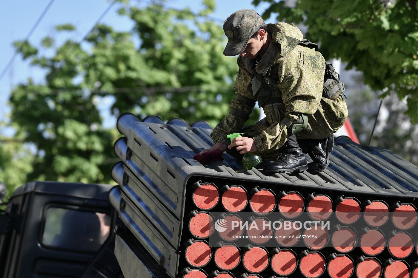 Военный парад в городах России, посвящённый 76-й годовщине Победы 