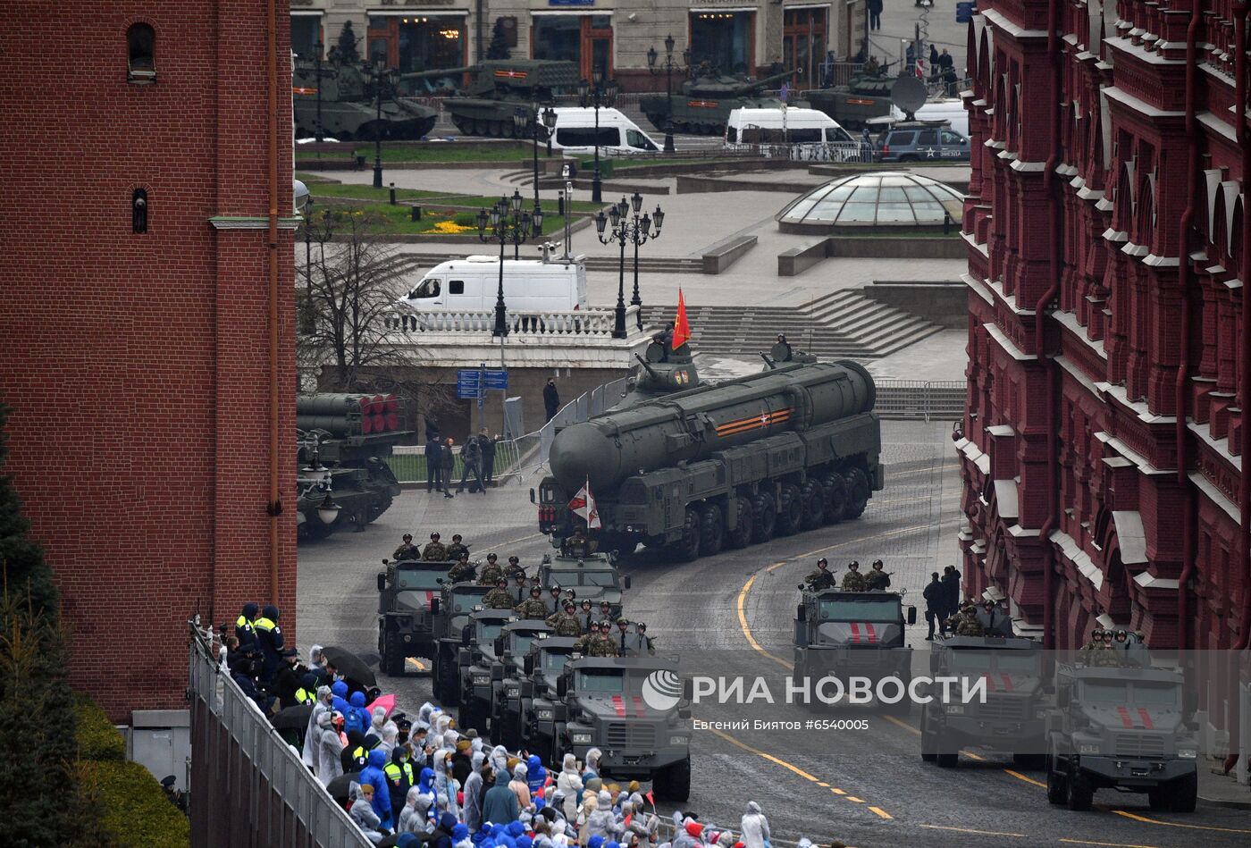 Военный парад в честь 76-й годовщины Победы 