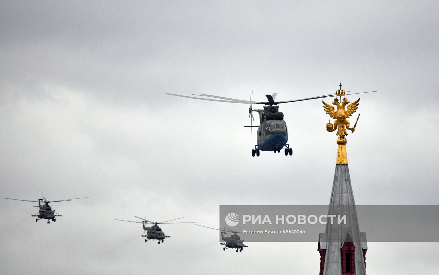 Военный парад в честь 76-й годовщины Победы