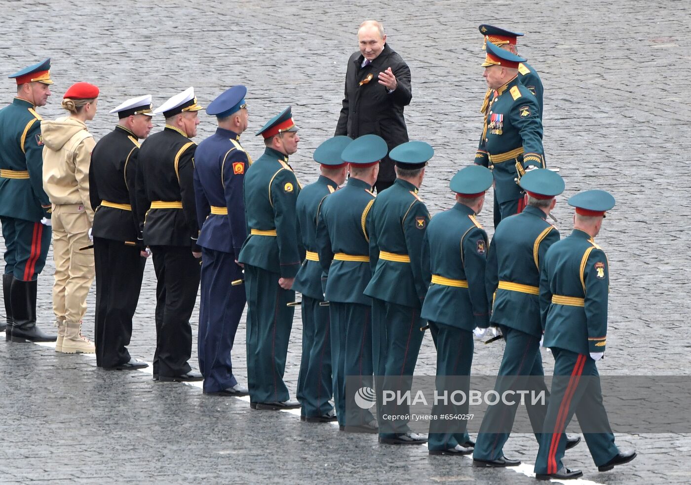 Президент РФ В. Путин на военном параде в честь 76-й годовщины Победы в ВОВ