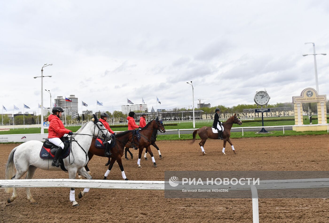 Открытие скакового сезона в Москве