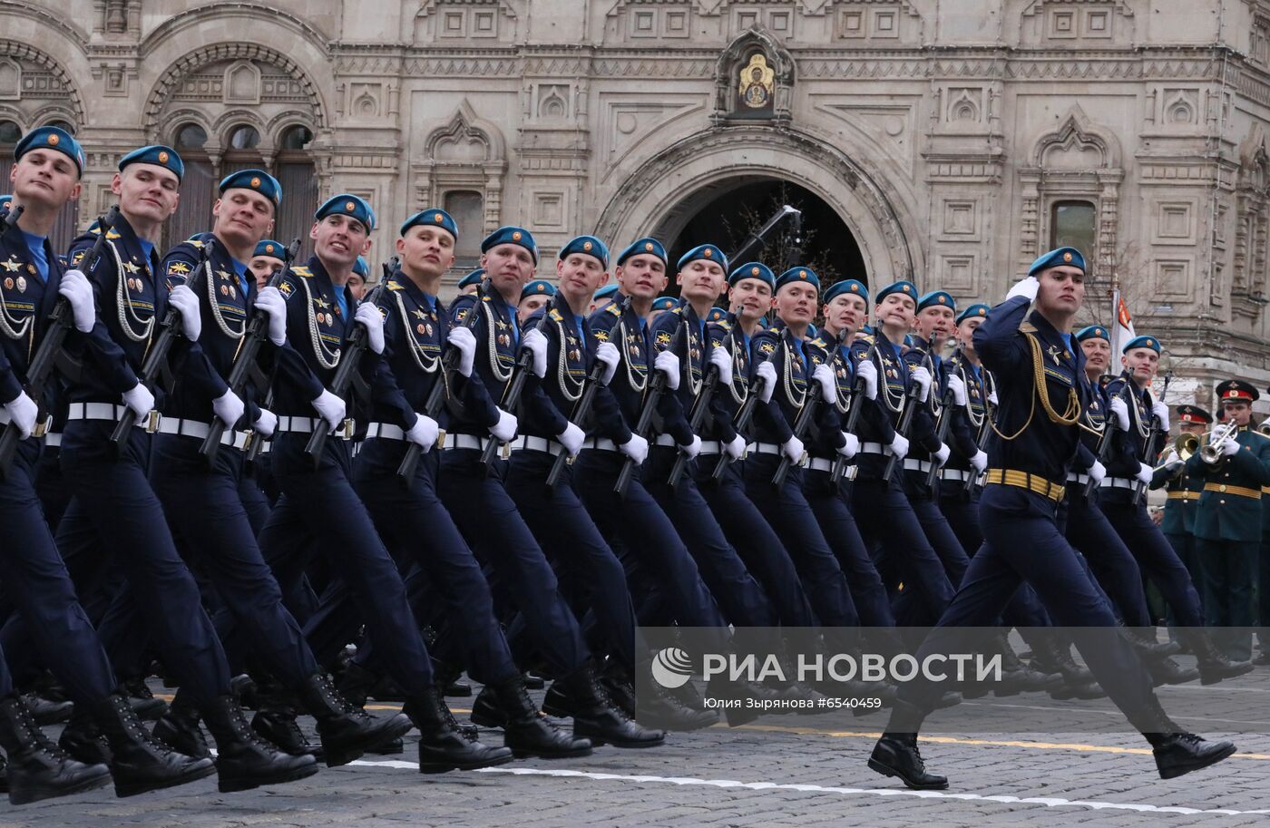 Военный парад в честь 76-й годовщины Победы