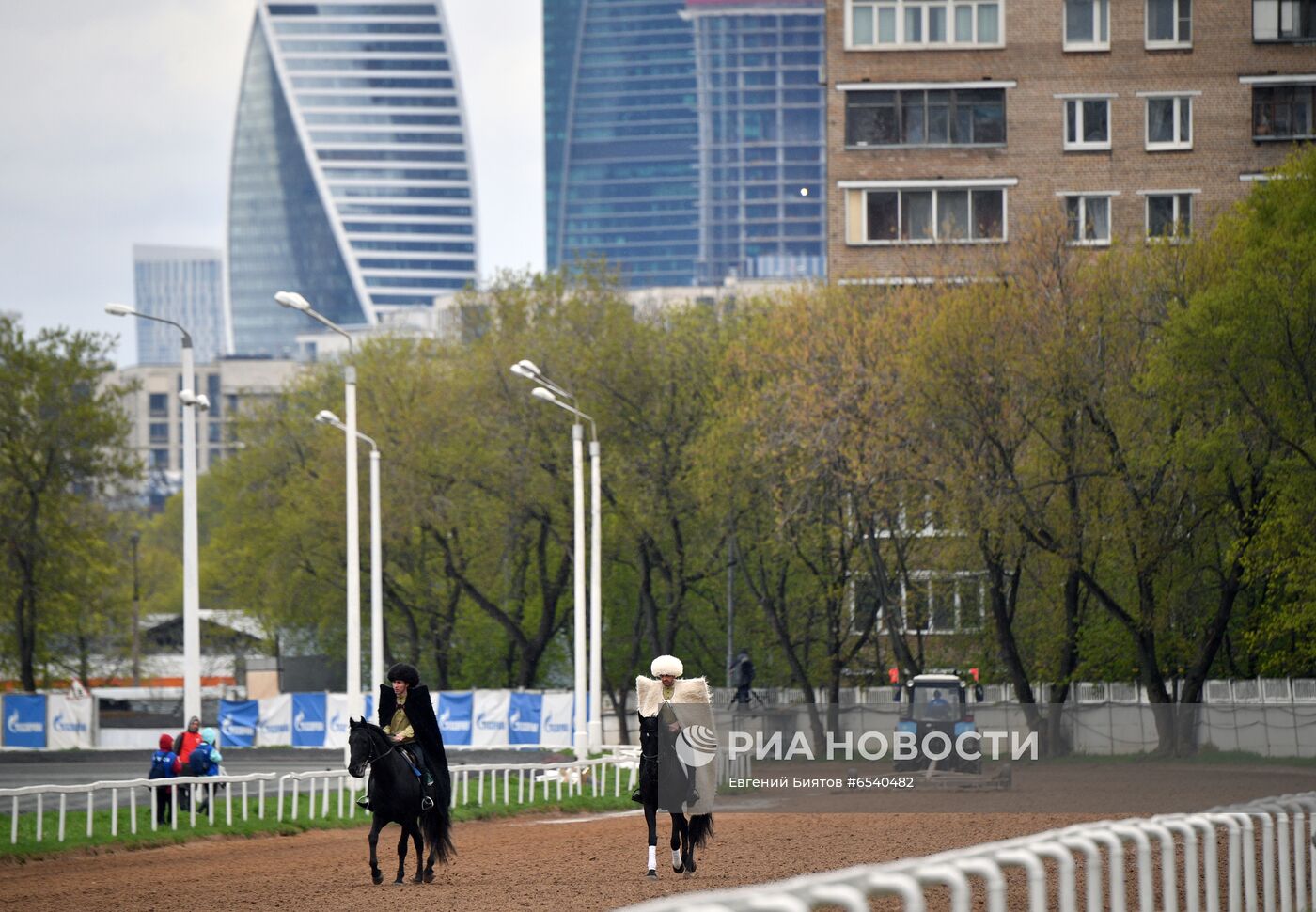 Открытие скакового сезона в Москве