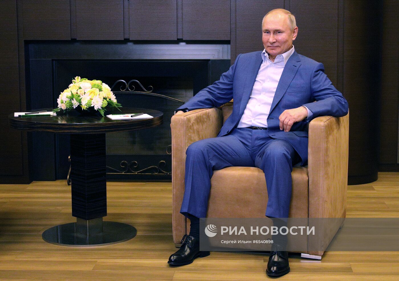 Президент РФ В. Путин встретился с президентом IIHF Р. Фазелем