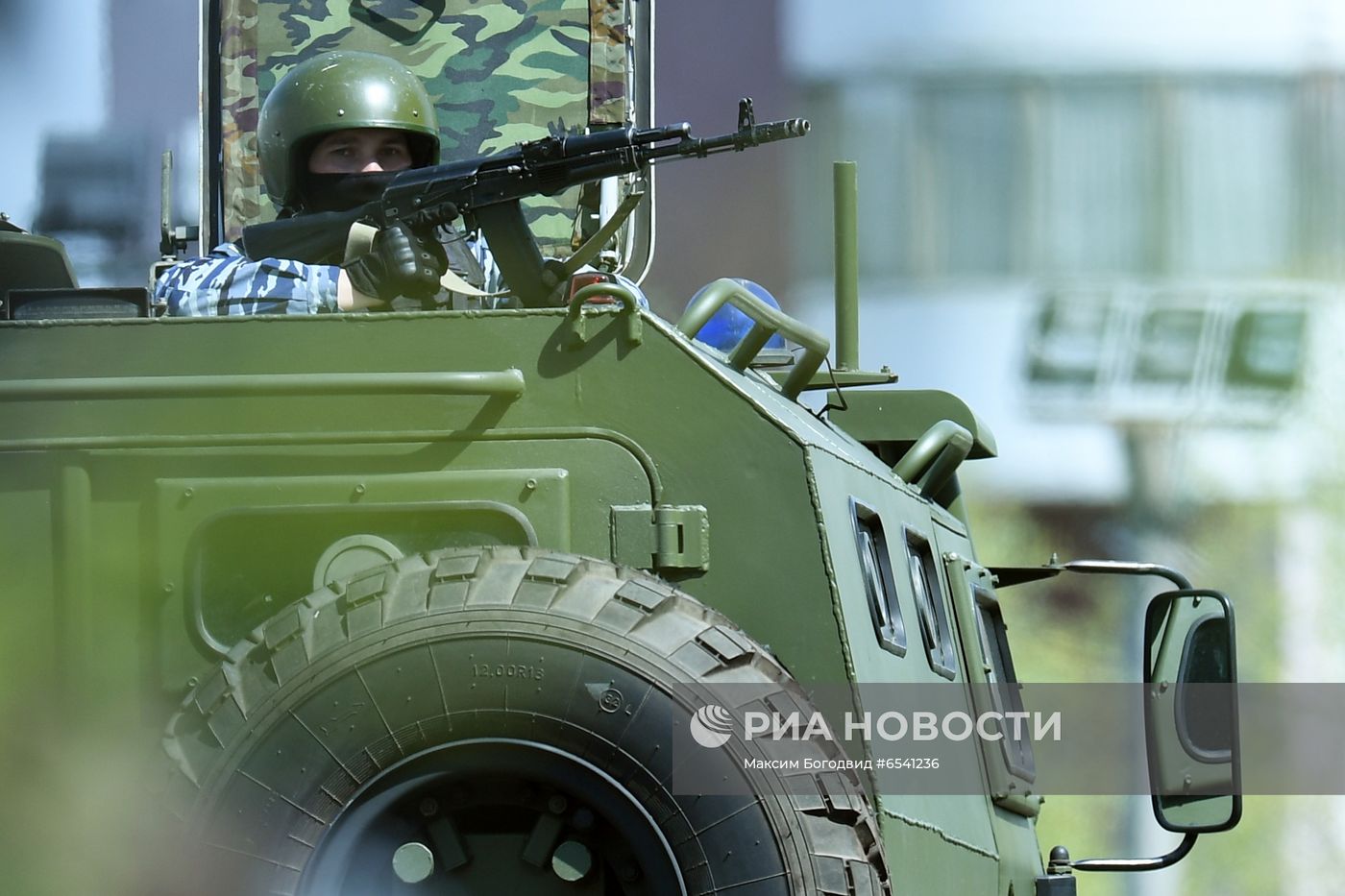 Стрельба у школы в Казани