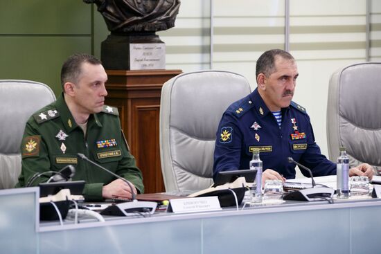 Министр обороны РФ С. Шойгу провел селекторное заседание