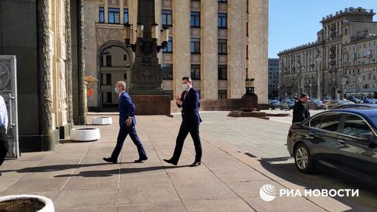 Румынский посол прибыл в МИД России