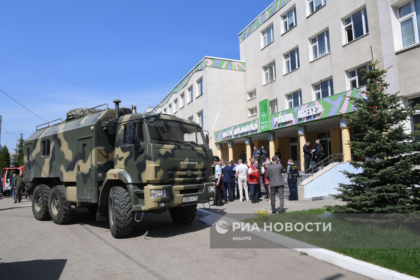 Стрельба у школы в Казани