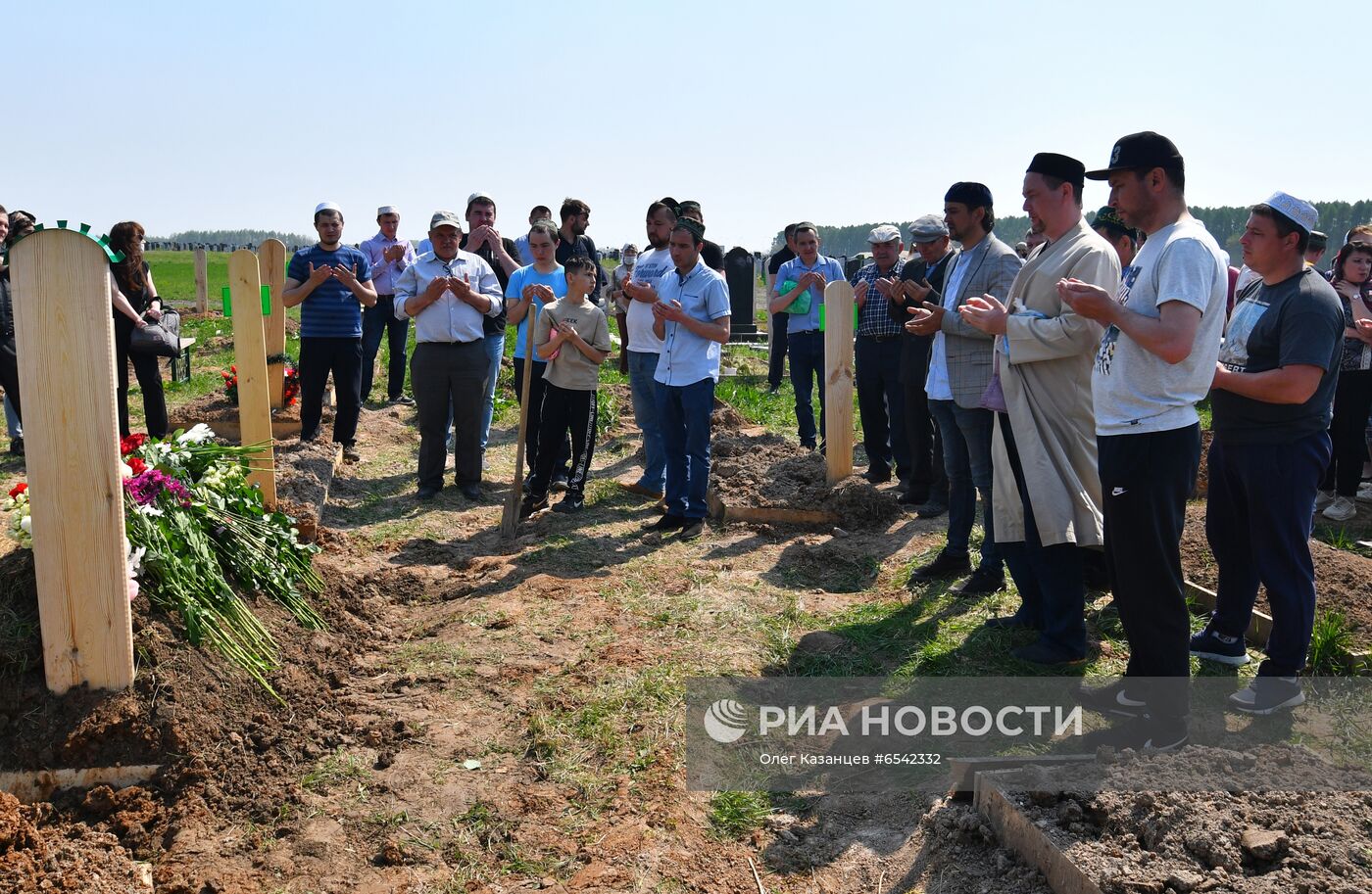 Похороны погибших при стрельбе в казанской школе №175